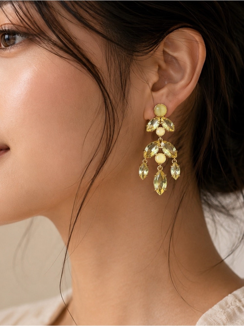 Elegant Vintage Style Gold Drop Butter Yellow Rhinestone In Gold Tone Earrings